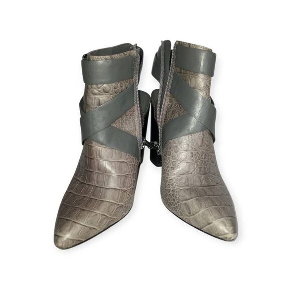 BCBGENERATIONS JEZEBELL GRAY CROC EMBOSSED BOOTIES SZ.6.5 GUC. - Picture 5 of 8